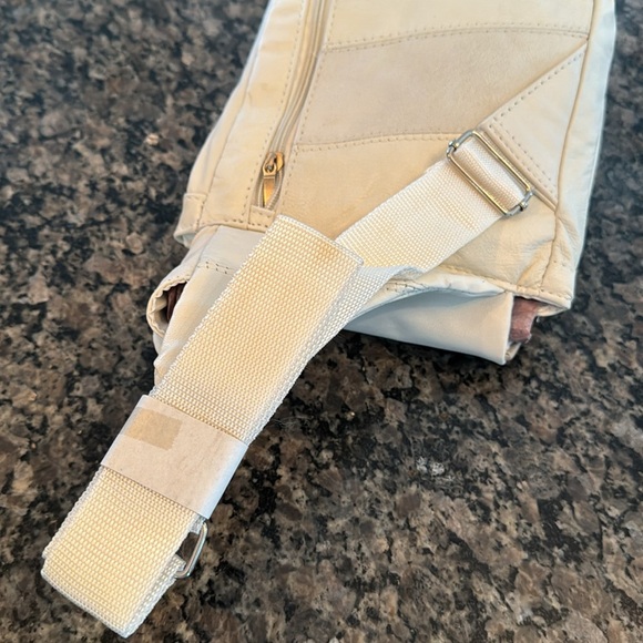 Button vintage genuine leather white crossbody NWT 2 - Picture 14 of 14